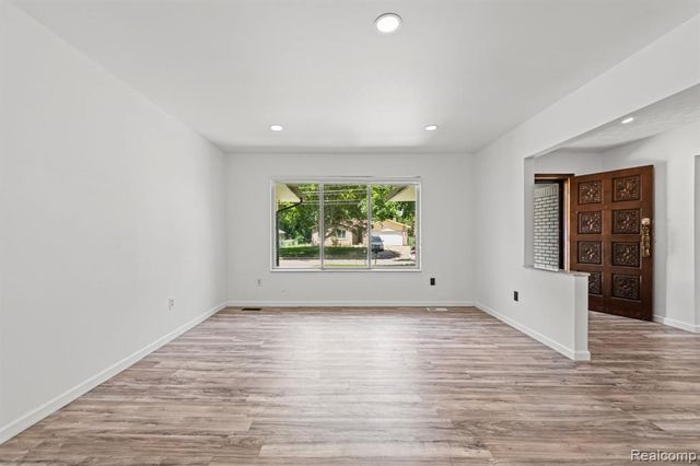 3030 Chard Avenue, Warren, MI 48092