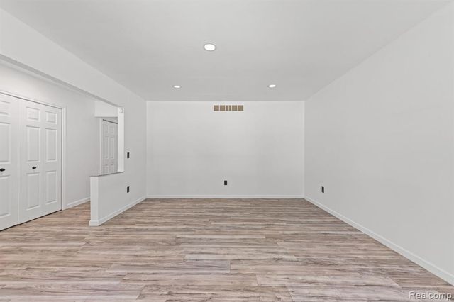 3030 Chard Avenue, Warren, MI 48092
