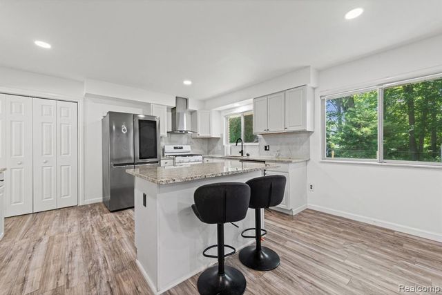 3030 Chard Avenue, Warren, MI 48092