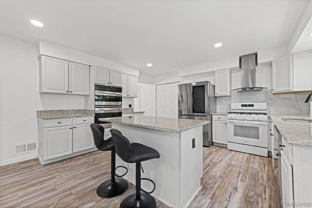 3030 Chard Avenue, Warren, MI 48092