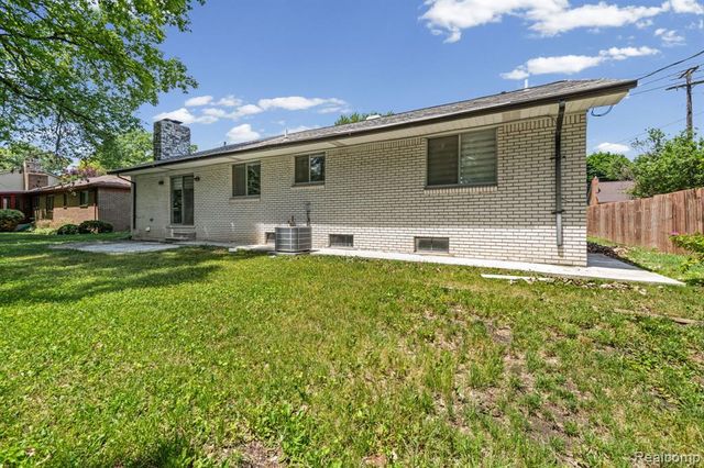 3030 Chard Avenue, Warren, MI 48092