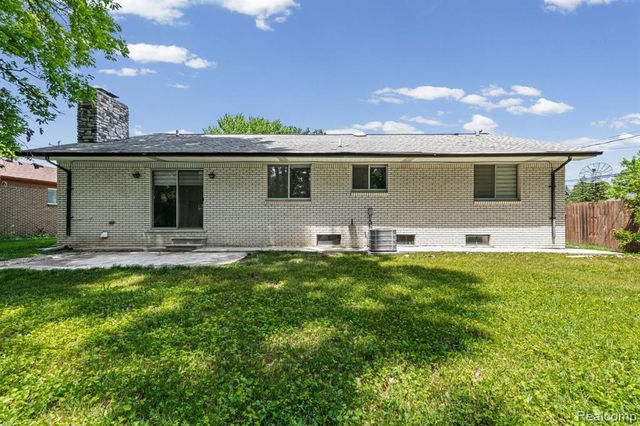 3030 Chard Avenue, Warren, MI 48092