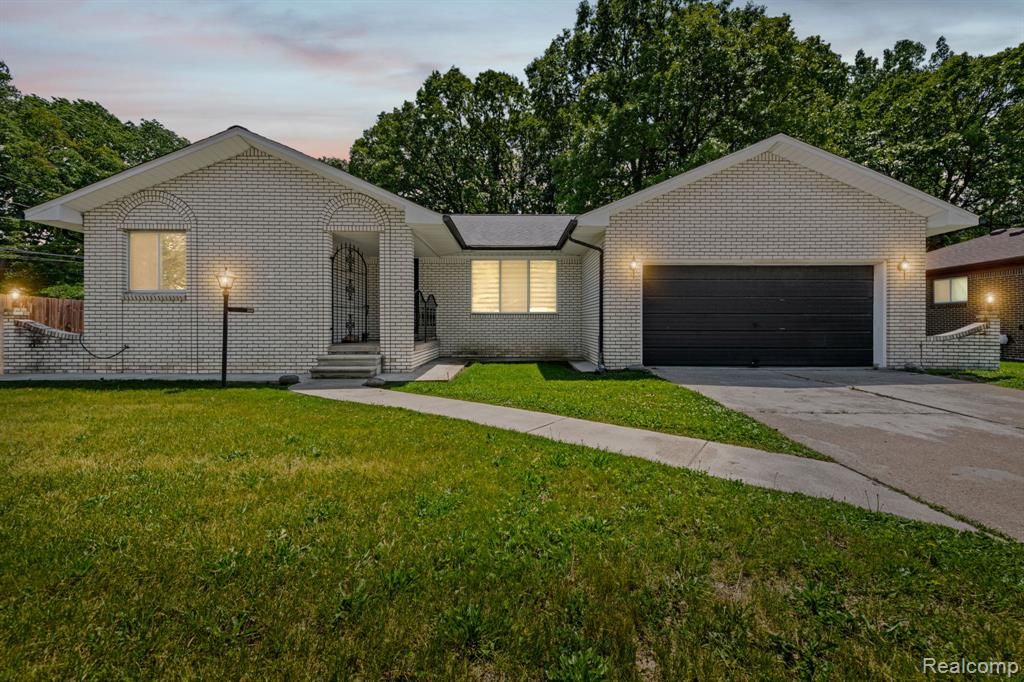 3030 Chard Avenue, Warren, MI 48092