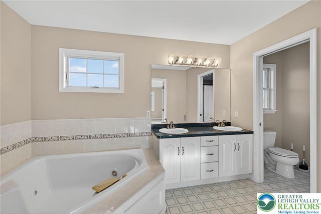 4748 York Drive, North Whitehall Twp, PA 18069