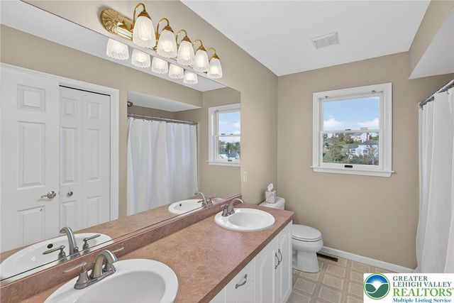 4748 York Drive, North Whitehall Twp, PA 18069