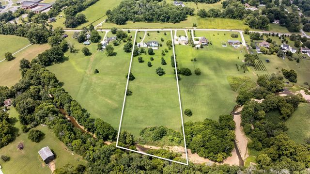 2236 New Hope Rd, Hendersonville, TN 37075