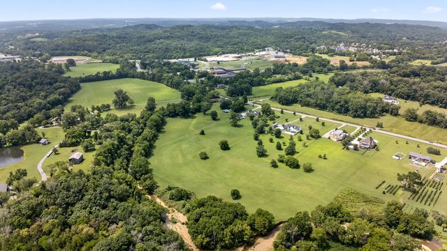 2236 New Hope Rd, Hendersonville, TN 37075