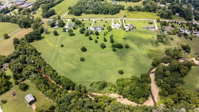 2236 New Hope Rd, Hendersonville, TN 37075