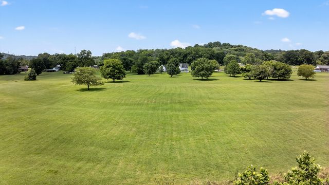 2236 New Hope Rd, Hendersonville, TN 37075