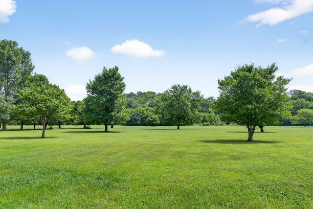 2236 New Hope Rd, Hendersonville, TN 37075