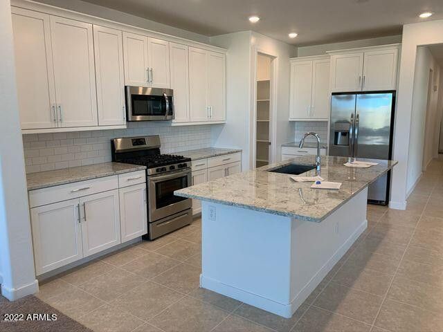 9752 E Red Giant Drive, Mesa, AZ 85212