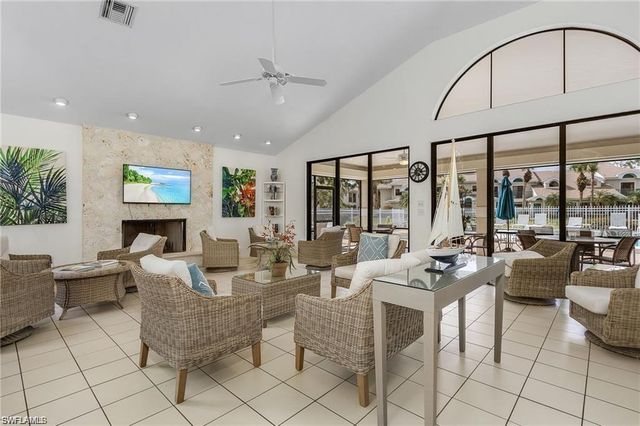 70 Emerald Woods DR K8, Naples, FL 34108