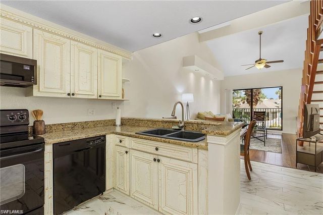70 Emerald Woods DR K8, Naples, FL 34108