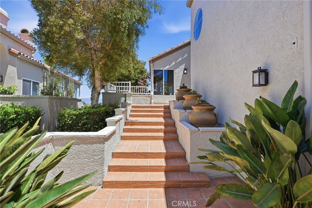 Image 2 of property listing at 10 Toulon, Laguna Niguel, CA 92677