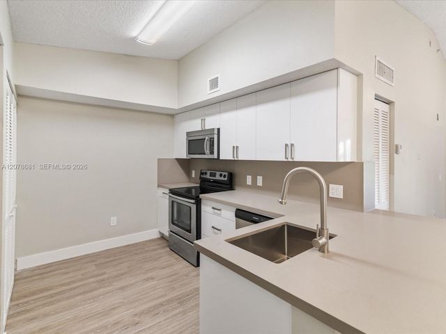 155 NW 96th Terrace 2-303, Pembroke Pines, FL 33024
