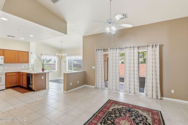 1892 E Canyon Wren Way, Green Valley, AZ 85614