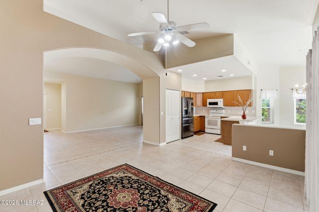 1892 E Canyon Wren Way, Green Valley, AZ 85614