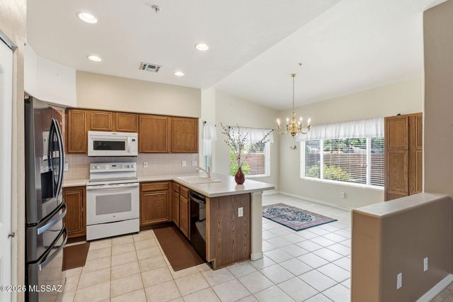 1892 E Canyon Wren Way, Green Valley, AZ 85614