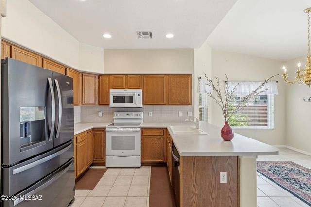 1892 E Canyon Wren Way, Green Valley, AZ 85614