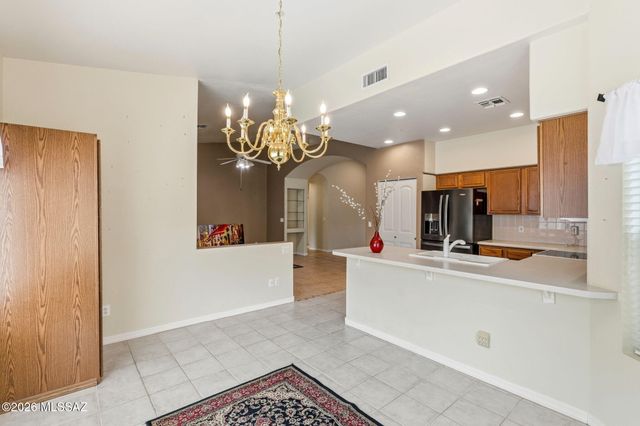 1892 E Canyon Wren Way, Green Valley, AZ 85614