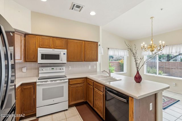 1892 E Canyon Wren Way, Green Valley, AZ 85614