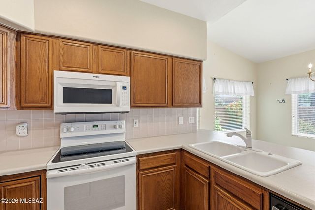 1892 E Canyon Wren Way, Green Valley, AZ 85614