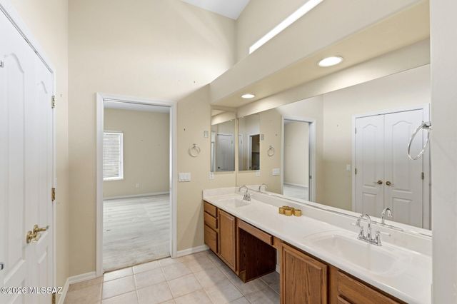 1892 E Canyon Wren Way, Green Valley, AZ 85614