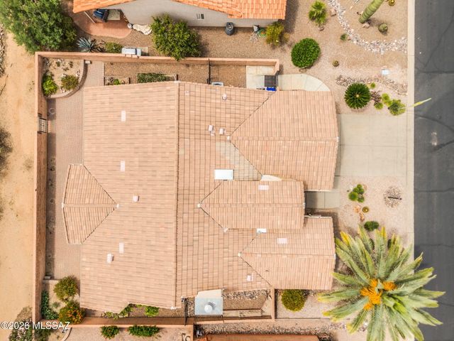 1892 E Canyon Wren Way, Green Valley, AZ 85614