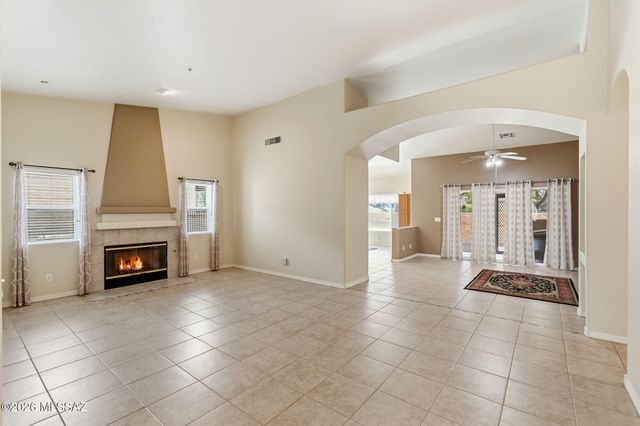 1892 E Canyon Wren Way, Green Valley, AZ 85614