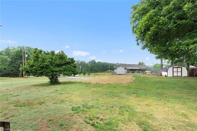 6754 Rosewood Drive, Trinity, NC 27370
