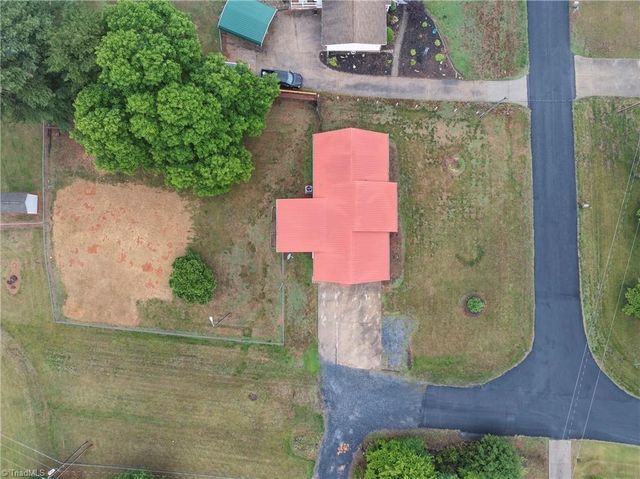 6754 Rosewood Drive, Trinity, NC 27370