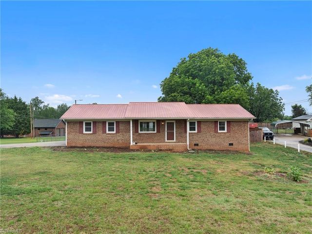 6754 Rosewood Drive, Trinity, NC 27370