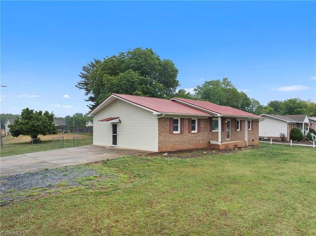 6754 Rosewood Drive, Trinity, NC 27370