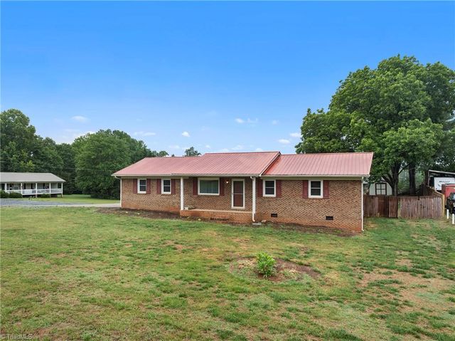 6754 Rosewood Drive, Trinity, NC 27370