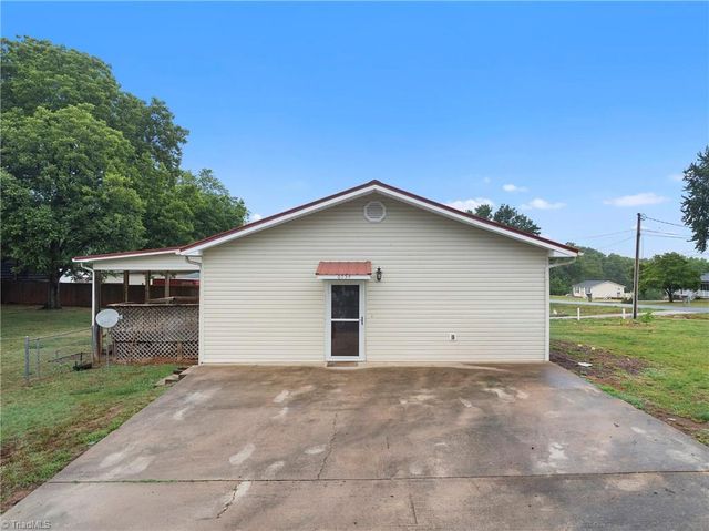 6754 Rosewood Drive, Trinity, NC 27370