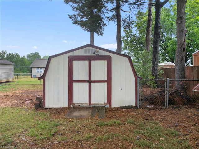 6754 Rosewood Drive, Trinity, NC 27370