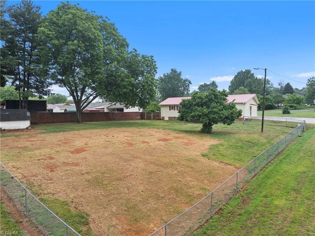 6754 Rosewood Drive, Trinity, NC 27370