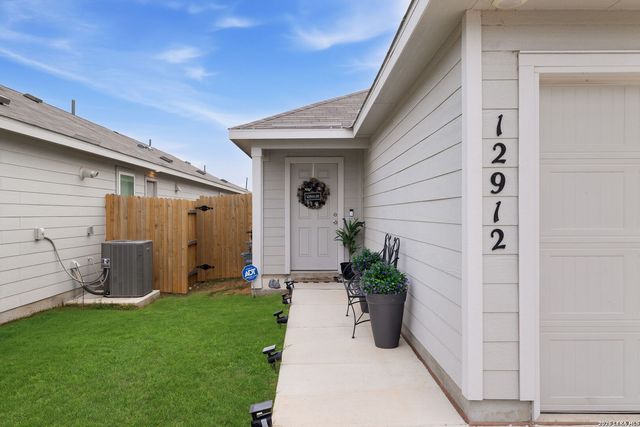 12912 HANCOCK POOL, St Hedwig, TX 78152