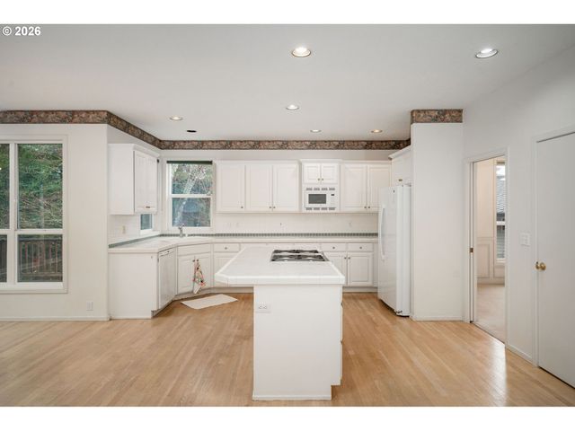 12238 Nw WELSH Dr, Portland, OR 97229