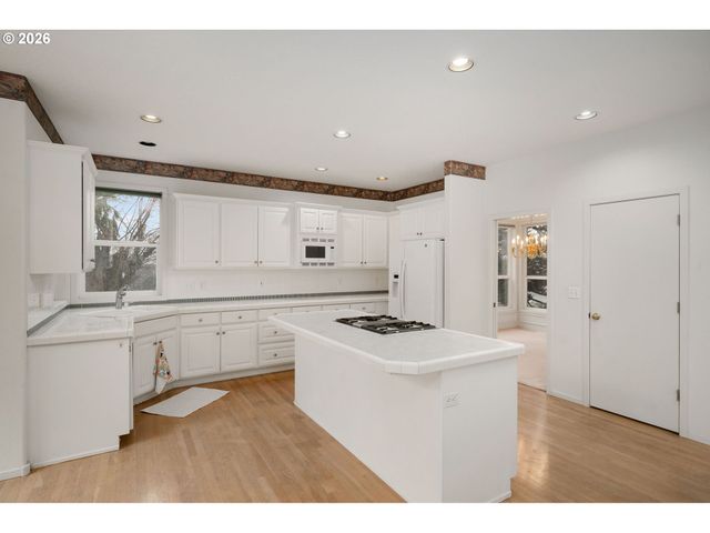 12238 Nw WELSH Dr, Portland, OR 97229