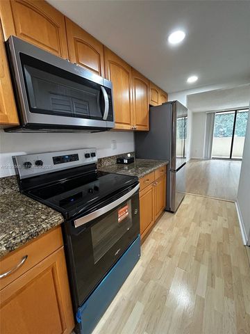 7451 NW 16th St 304, Plantation, FL 33313