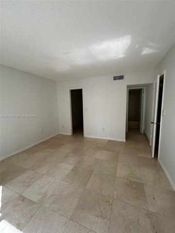 7451 NW 16th St 304, Plantation, FL 33313