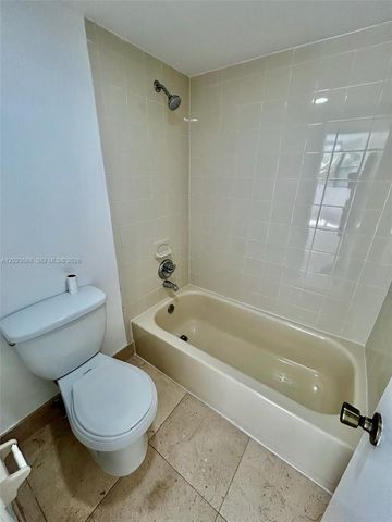 7451 NW 16th St 304, Plantation, FL 33313