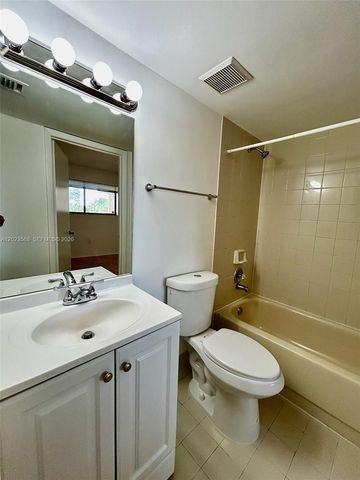7451 NW 16th St 304, Plantation, FL 33313