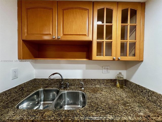 7451 NW 16th St 304, Plantation, FL 33313