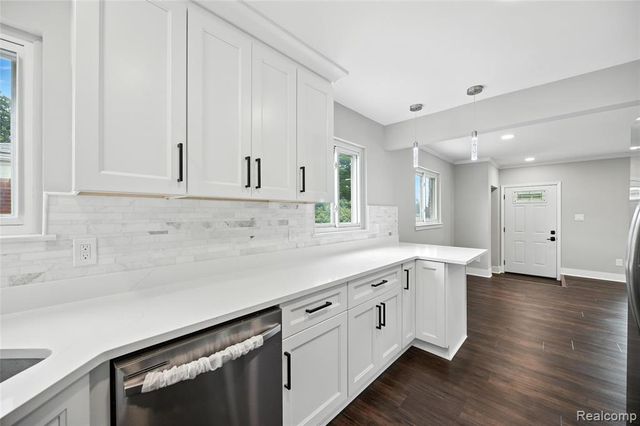 1418 W 13 Mile Road, Royal Oak, MI 48073