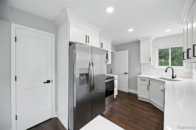 1418 W 13 Mile Road, Royal Oak, MI 48073