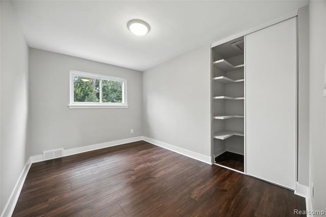 1418 W 13 Mile Road, Royal Oak, MI 48073