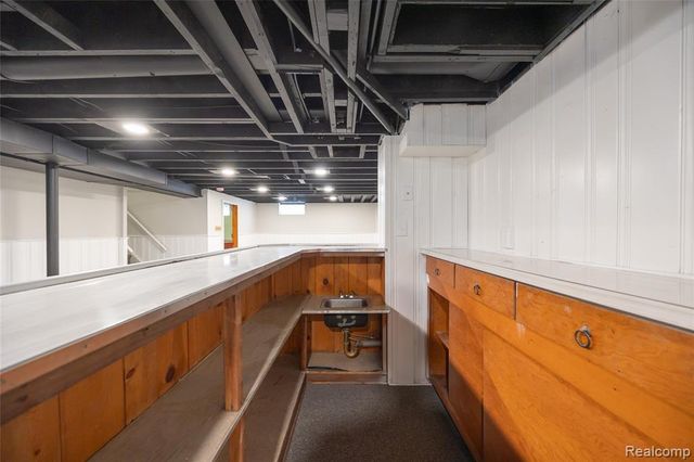 1418 W 13 Mile Road, Royal Oak, MI 48073