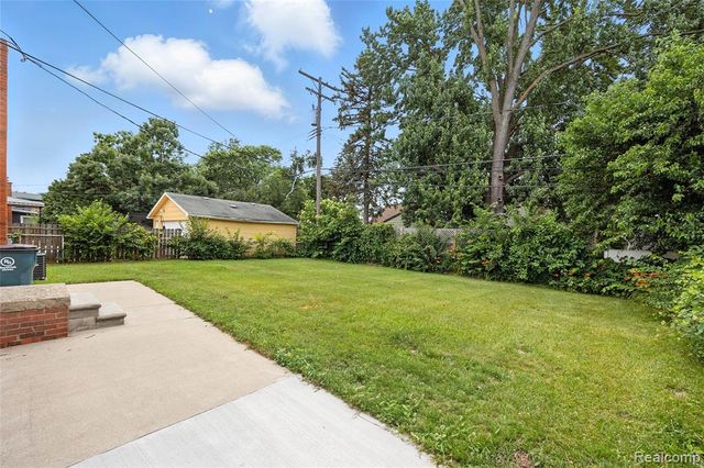 1418 W 13 Mile Road, Royal Oak, MI 48073